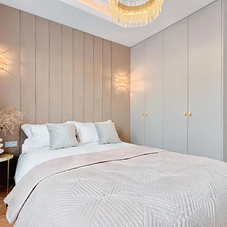 Wyjatkowy Taupe W Centrum Lodzi Apartment