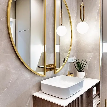 Wyjątkowy Taupe W Centrum łodzi Apartament