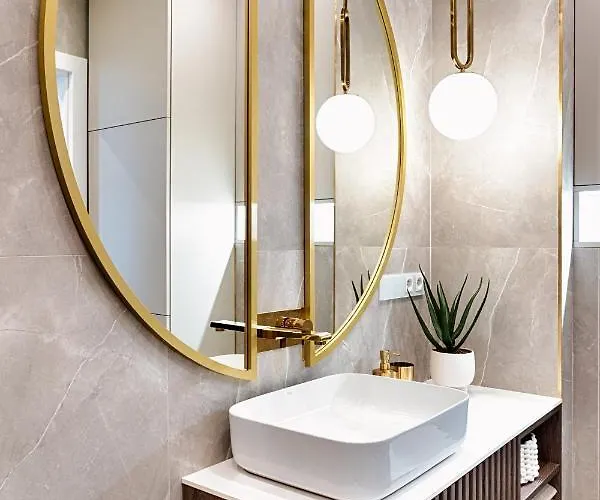 Wyjatkowy Taupe W Centrum Lodzi Lejlighed